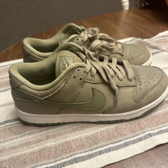 Nike Dunks - Picture 2 of 6